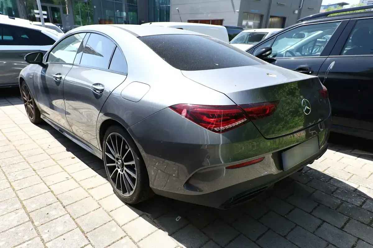 Gebraucht Mercedes CLA200 Edition 163 PS (119 kW) 2022 Grau metallic Coupé