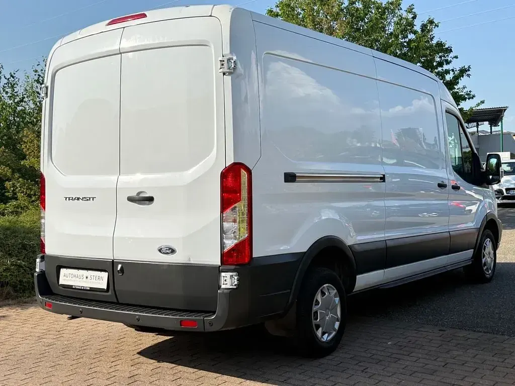 Gebraucht Ford Transit Trend 131 PS (96 kW) 2018 Weiß Van / Kleinbus
