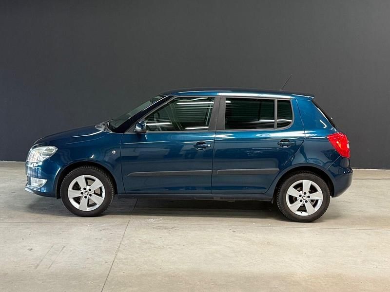 Gebraucht Skoda Fabia Fresh 105 PS (77 kW) 2013 Blau Kleinwagen