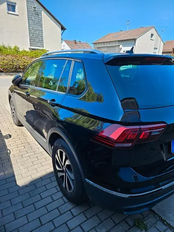 Gebraucht VW Tiguan Active 150 PS (110 kW) 2021 Schwarz SUV
