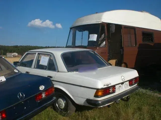 Gebraucht Mercedes 200 65 PS (47 kW) 1980 Limousine