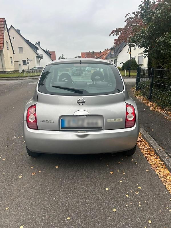 Silber Gebraucht 2004 Nissan Micra Kleinwagen | 900 € (Guter Preis) - Bild 1/4