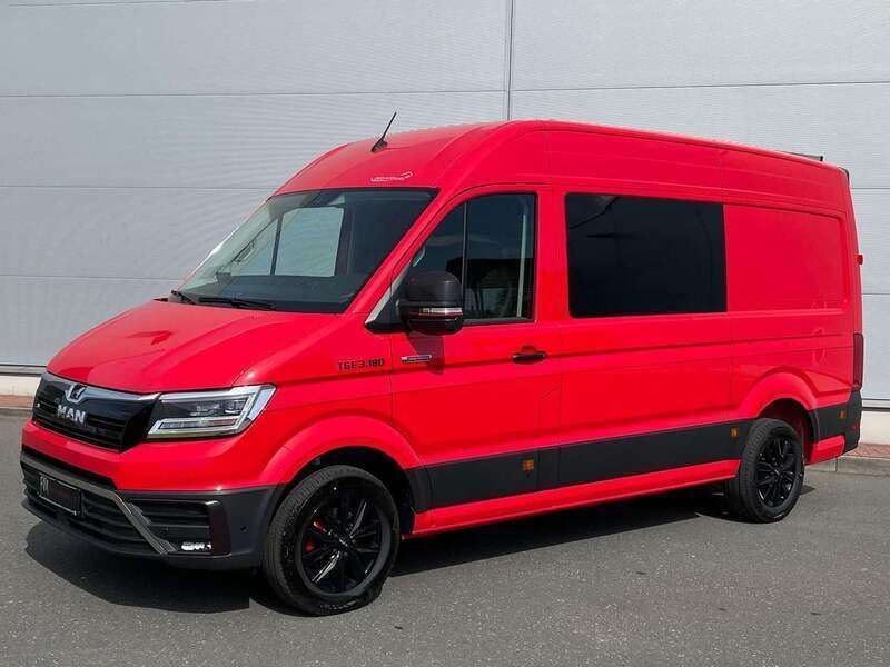 Cola rot 3571 Gebraucht 2024 MAN TGE Van | 69.990 € - Bild 1/4