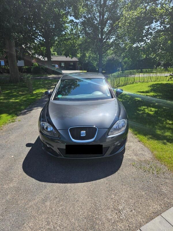 Grau Gebraucht 2011 Seat Leon Copa Limousine | 5.250 € (Etwas zu teuer) - Bild 1/4