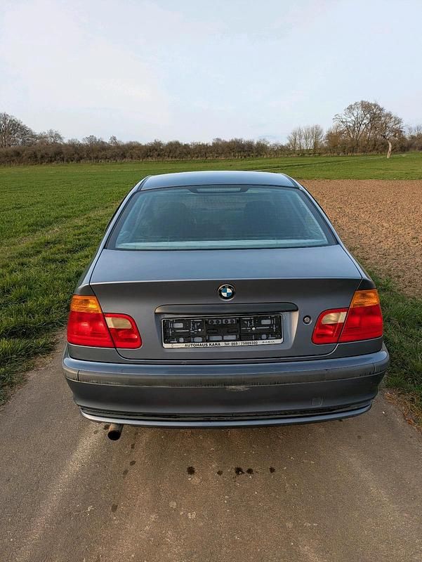 Gebraucht BMW 318 118 PS (86 kW) 1999 Blau Limousine