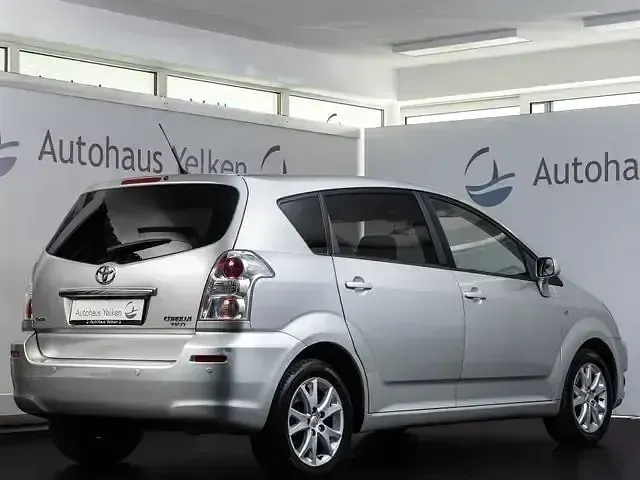 Gebraucht Toyota Corolla Verso 129 PS (94 kW) 2009 Silber Van / Kleinbus