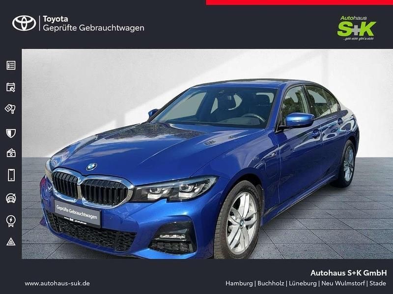 Portimao blau metallic (blau) Gebraucht 2020 BMW 330e M Sport Limousine | 30.480 € (Guter Preis) - Bild 1/4