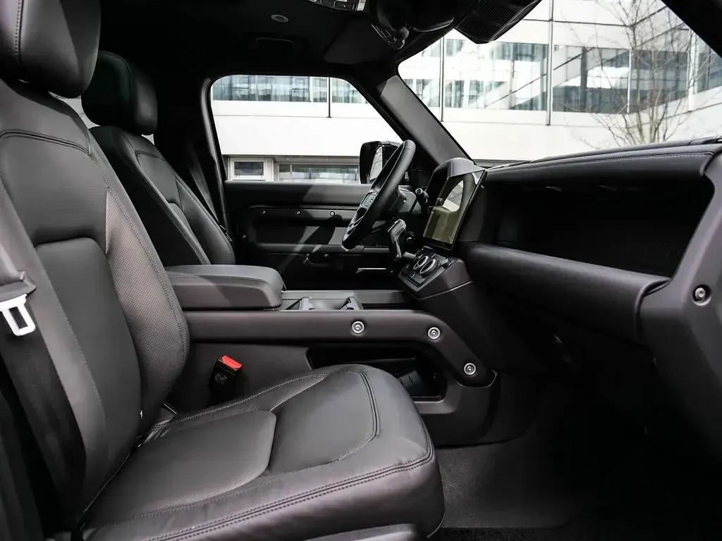 Neu Land Rover Defender HSE Dynamic 349 PS (256 kW) 2026 Grau SUV
