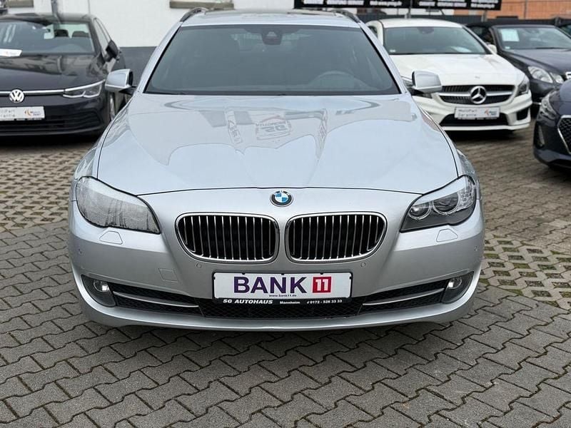 Gebraucht BMW 525 Shadowline 218 PS (160 kW) 2013 Titansilber Kombi