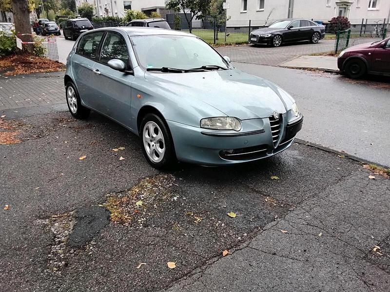 Blau Gebraucht 2003 Alfa Romeo 147 Kleinwagen | 1.200 € (Fairer Preis) - Bild 1/4