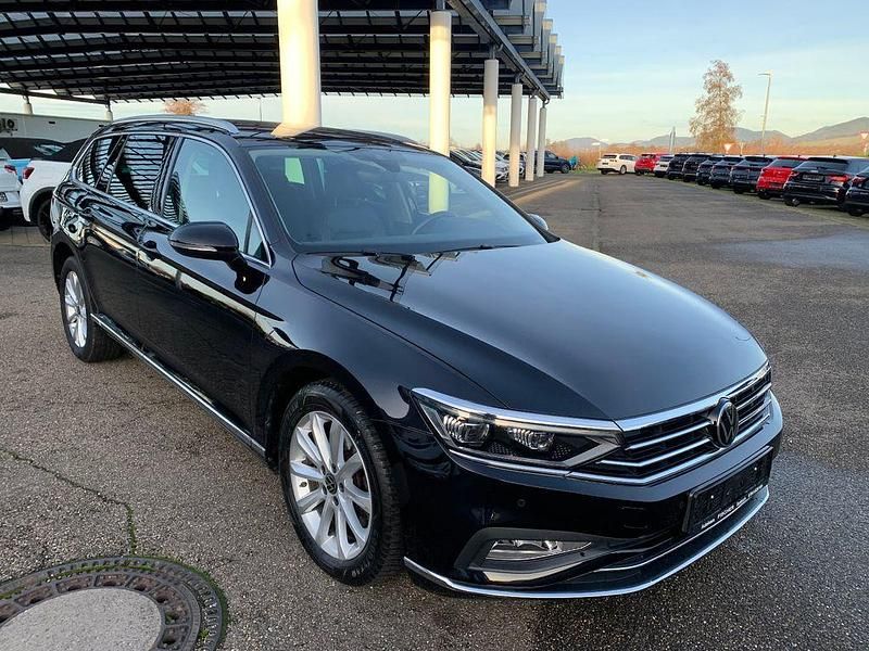 Schwarz Gebraucht 2023 VW Passat Elegance Kombi | 29.500 € (Teuer) - Bild 1/4