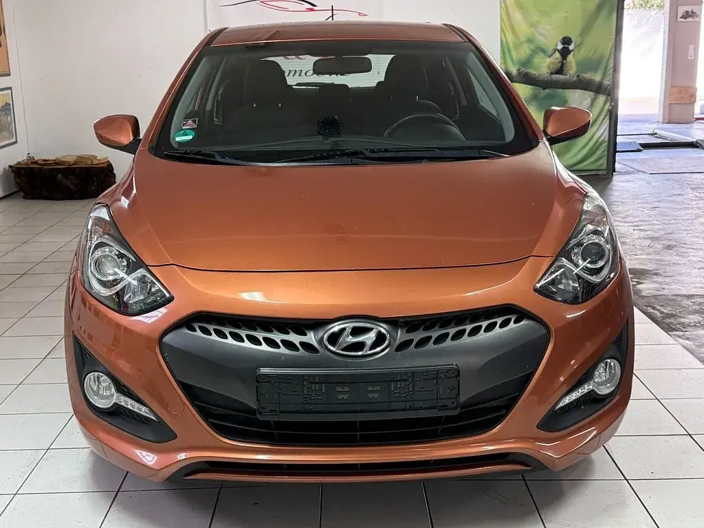 Gebraucht Hyundai i30 Trend 135 PS (99 kW) 2015 Orange Coupé
