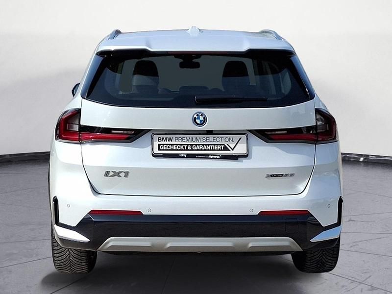 Gebraucht BMW iX1 xLine 230 kW (313 PS) 2022 Weiß SUV
