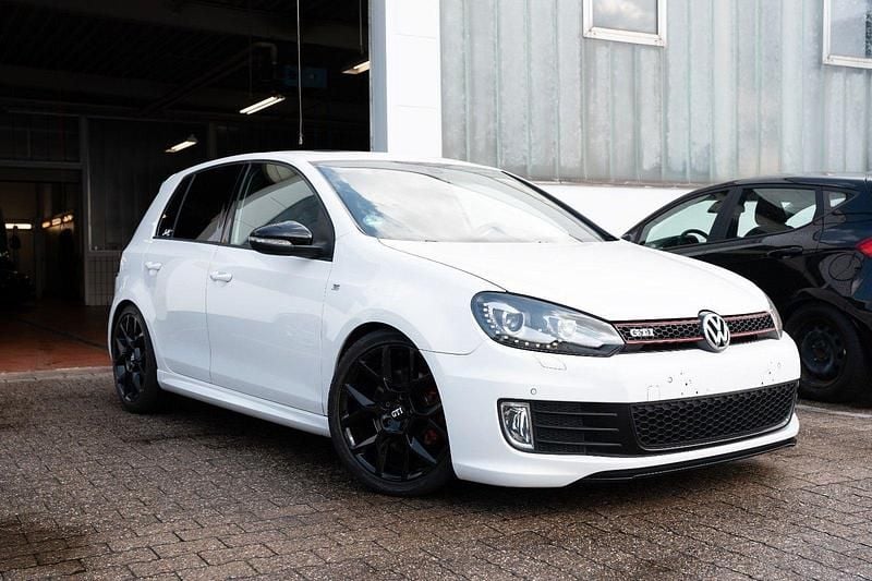 Weiß Gebraucht 2011 VW Golf VI Edition Limousine | 11.999 € (Fairer Preis) - Bild 1/4