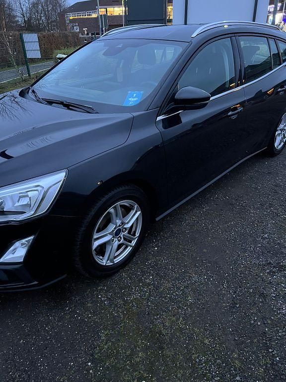 Gebraucht Ford Focus Cool & Connect 125 PS (91 kW) 2019 Schwarz Kombi
