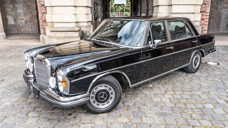 Gebraucht Mercedes 300 250 PS (183 kW) 1969 Schwarz Limousine