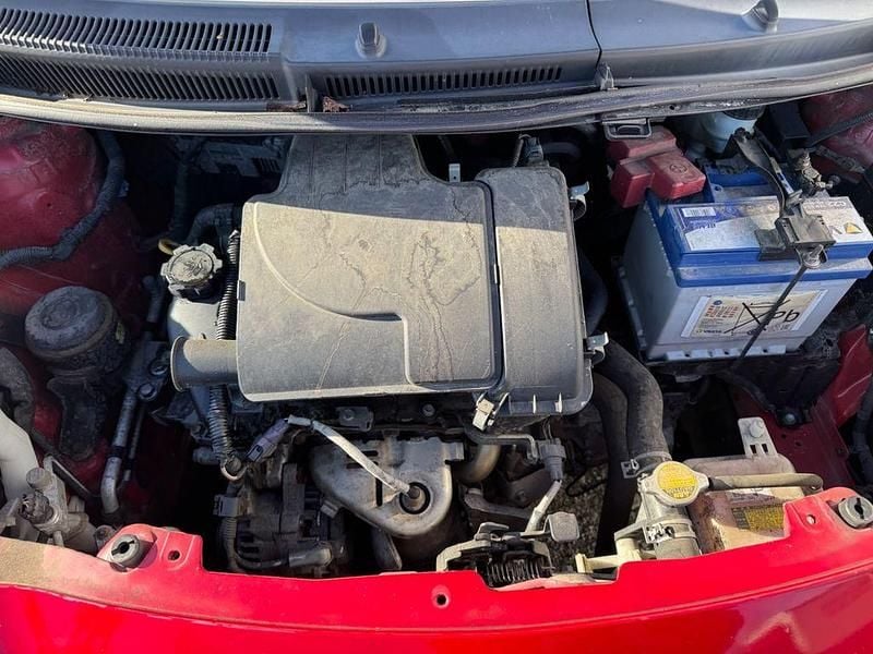 Gebraucht Toyota Yaris Style 69 PS (50 kW) 2008 Rot Limousine