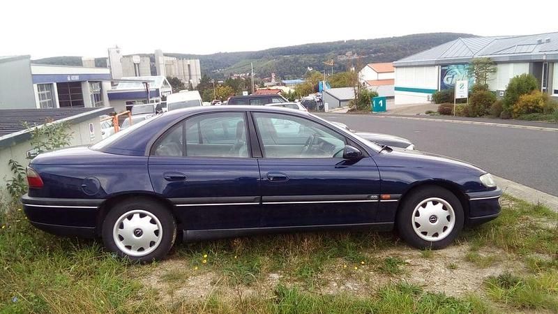 Gebraucht Opel Omega 136 PS (100 kW) 1995 Blau Limousine