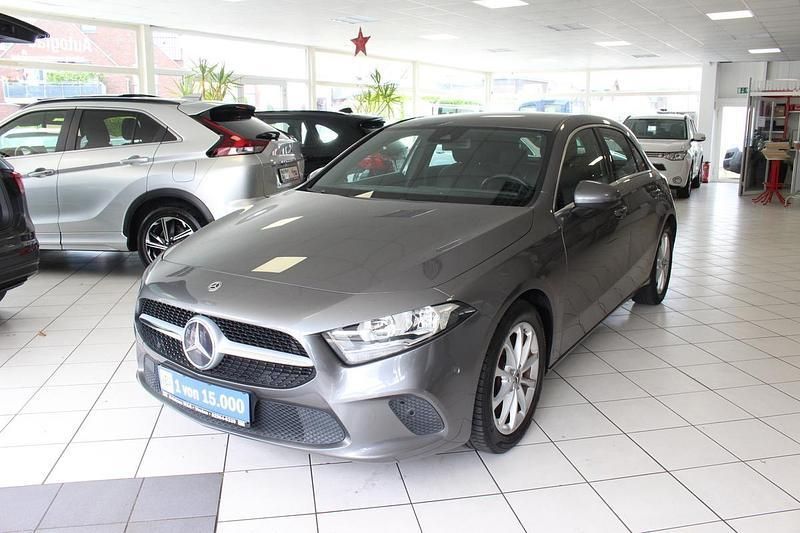 Grau metallic Gebraucht 2019 Mercedes A180 Progressive | 21.800 € (Guter Preis) - Bild 1/1