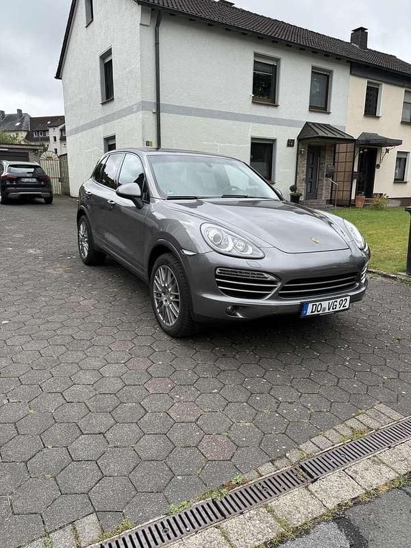 Grau Gebraucht 2012 Porsche Cayenne SUV | 17.500 € (Superpreis) - Bild 1/4