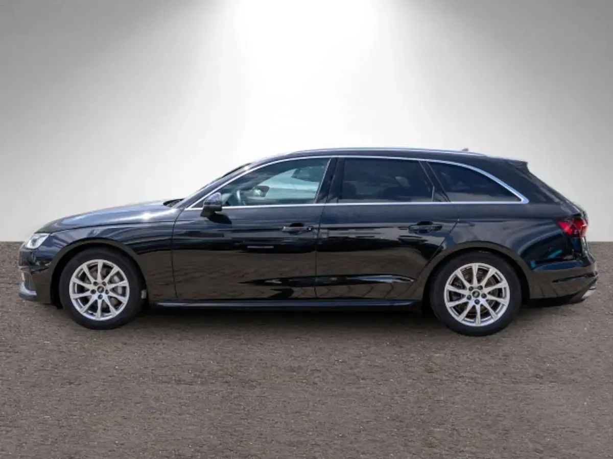 Gebraucht Audi A4 Advanced Plus 204 PS (150 kW) 2024 Mythosschwarz metallic Kombi