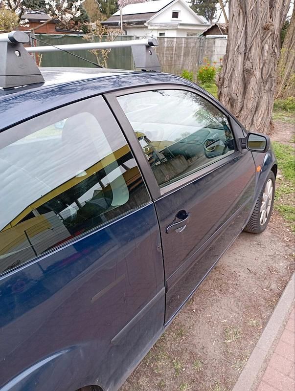 Gebraucht Ford Fiesta 68 PS (50 kW) 2004 Blau Kleinwagen