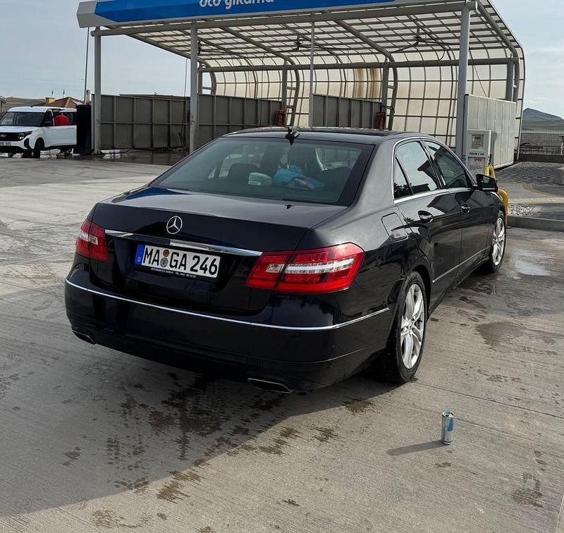 Gebraucht Mercedes E350 Avantgarde 265 PS (194 kW) 2012 Schwarz Limousine