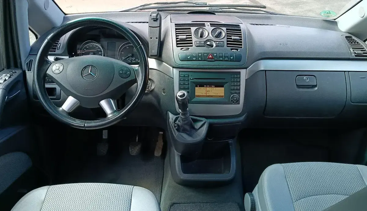 Gebraucht Mercedes Viano 163 PS (119 kW) 2011 Rot Van / Kleinbus