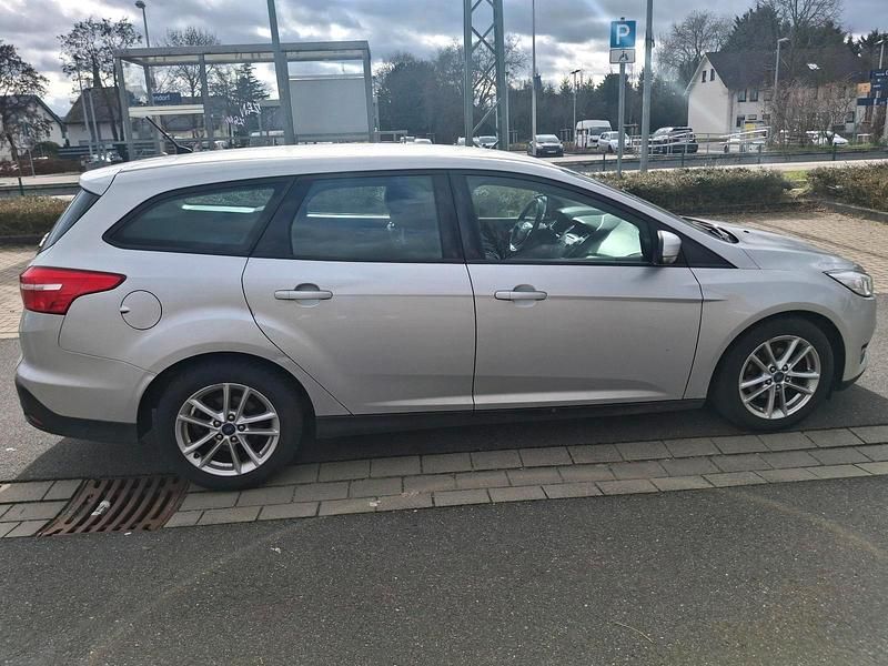 Gebraucht Ford Focus Trend 125 PS (91 kW) 2017 Silber Kombi