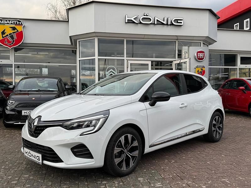 Weiß Gebraucht 2023 Renault Clio V Evolution Limousine | 13.997 € (Fairer Preis) - Bild 1/4