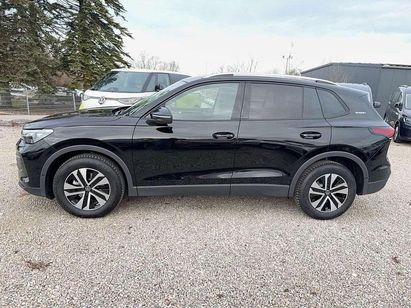 Neu VW Tiguan 150 PS (110 kW) 2025 Grenadillschwarz SUV