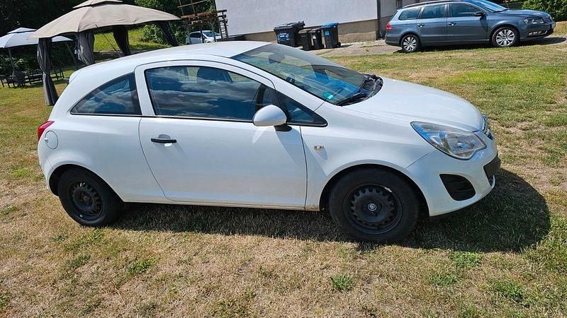 Weiß Gebraucht 2012 Opel Corsa Active Kleinwagen | 2.000 € (Guter Preis) - Bild 1/4