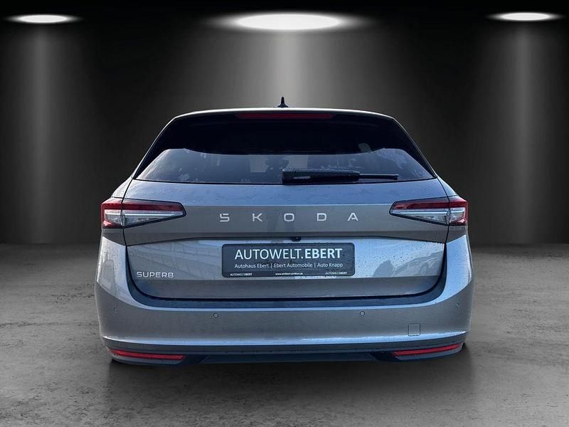 Neu Skoda Superb Selection 150 PS (110 kW) 2025 Grau Kombi