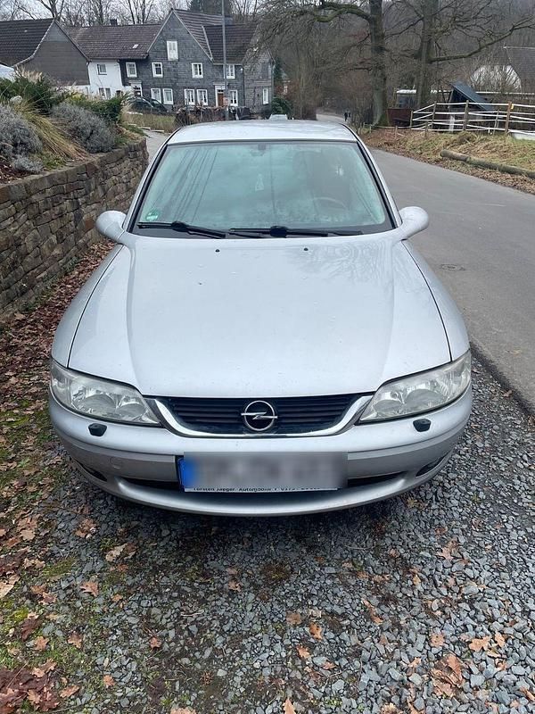 Silber Gebraucht 1999 Opel Vectra Limousine | 600 € (Guter Preis) - Bild 1/4