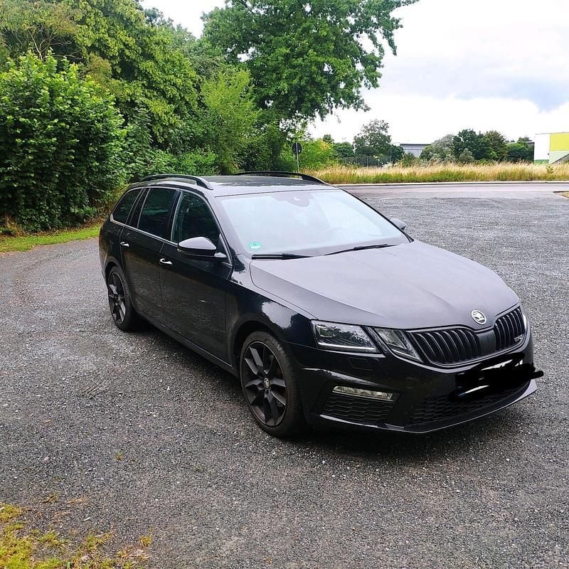 Schwarz Gebraucht 2017 Skoda Octavia vRS Kombi | 13.900 € (Fairer Preis) - Bild 1/4
