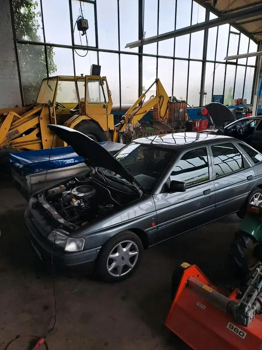 Gebraucht Ford Escort 72 PS (52 kW) 1992 Grau Limousine