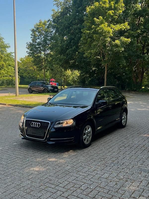 Schwarz Gebraucht 2011 Audi A3 Sportback Limousine | 7.600 € (Fairer Preis) - Bild 1/4