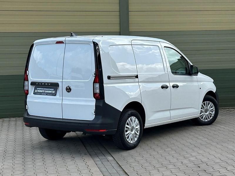 Second-hand VW Caddy 102 CP (75 kW) 2022 Alb Monovolum