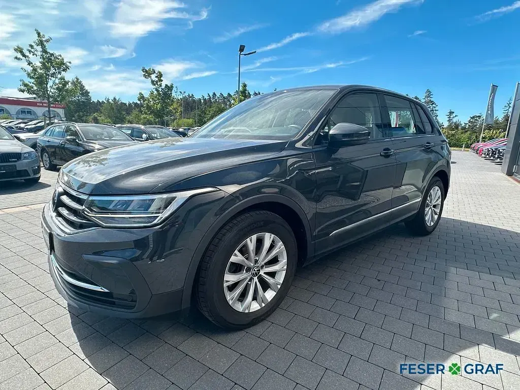 Gebraucht VW Tiguan 131 PS (96 kW) 2022 Uranograu SUV