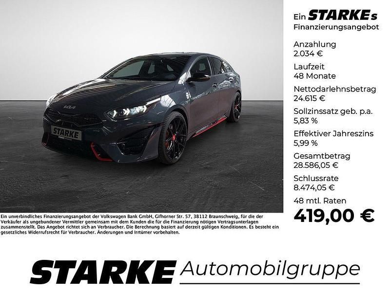 Grau (pentametall metallic) Gebraucht 2021 Kia ProCeed GT Kleinwagen | 26.649 € (Fairer Preis) - Bild 1/4