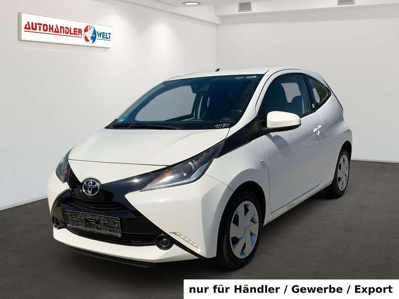 Weiß Gebraucht 2016 Toyota Aygo X-play Kleinwagen | 5.699 € (Superpreis) - Bild 1/3