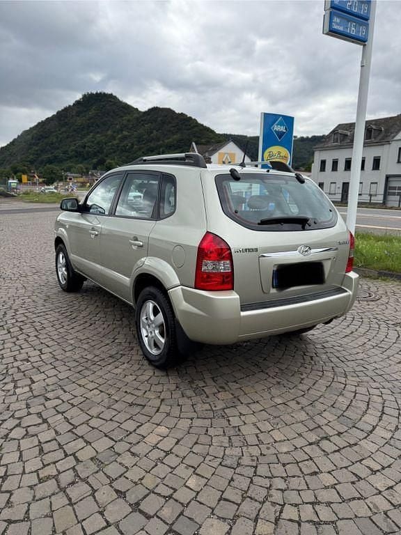 Grau Gebraucht 2008 Hyundai Tucson GLS SUV | 3.900 € (Guter Preis) - Bild 1/4