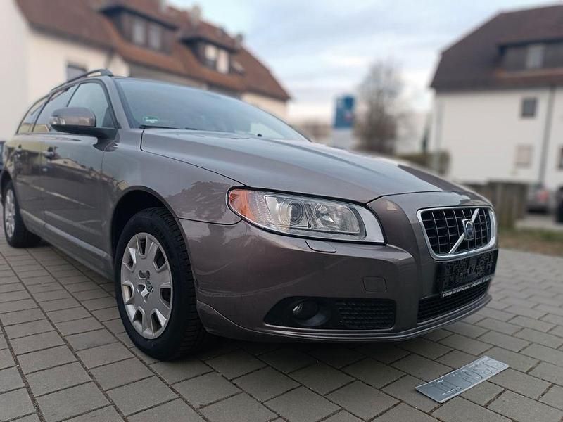 Gebraucht Volvo V70 Kinetic 185 PS (136 kW) 2009 Beige Kombi