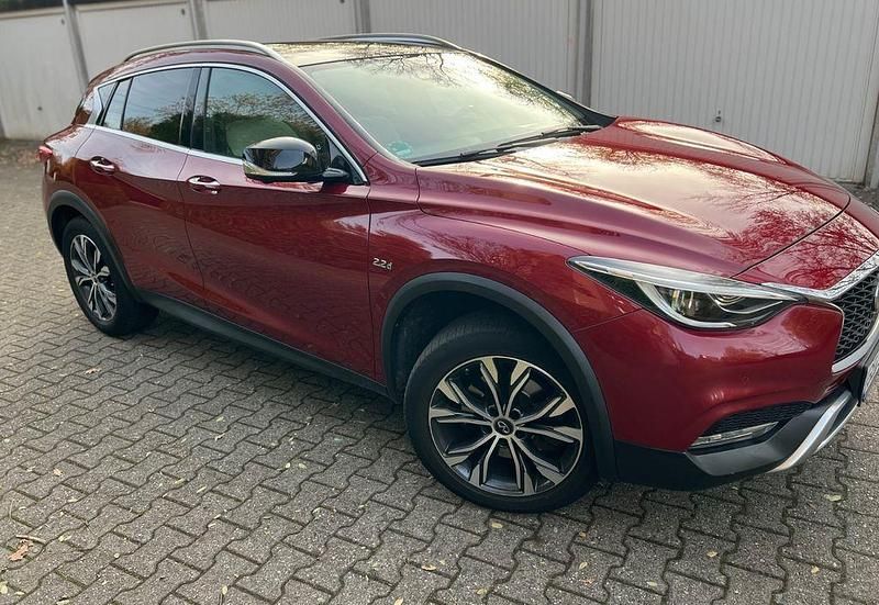 Gebraucht Infiniti QX30 170 PS (125 kW) 2016 Rot SUV