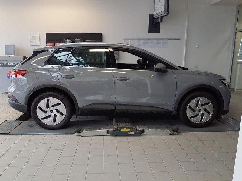 Gebraucht Audi Q4 e-tron Basis 125 kW (170 PS) 2023 Kieselgrau SUV