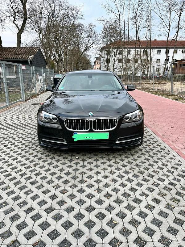 Braun Gebraucht 2015 BMW 520 M Sport Limousine | 17.500 € (Fairer Preis) - Bild 1/4