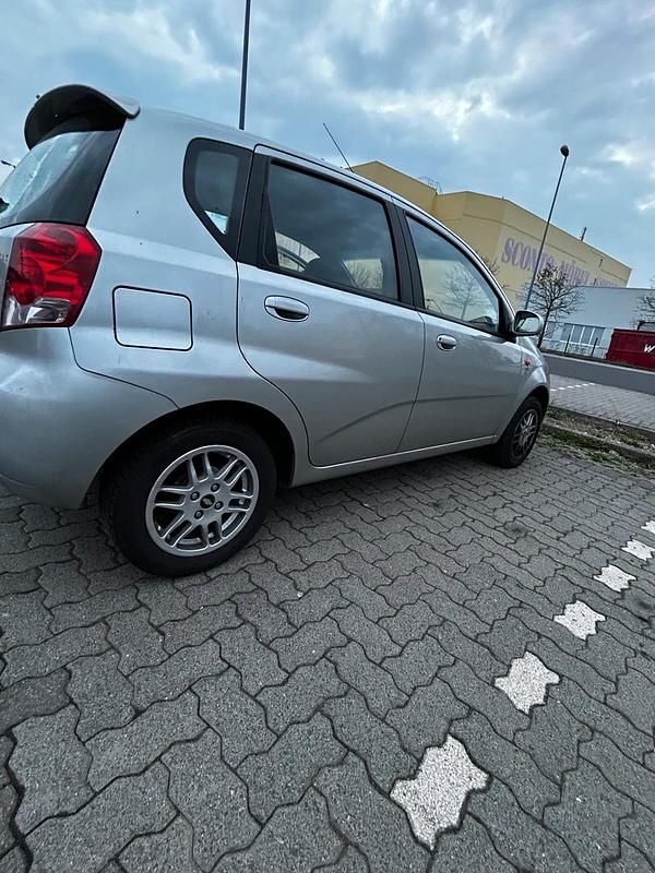 Gebraucht Chevrolet Aveo 94 PS (69 kW) 2005 Grau Kleinwagen