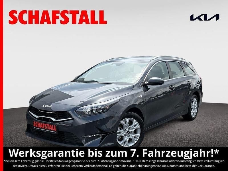 Grau ((h8g) pentametal met.) Gebraucht 2024 Kia Ceed Sportswagon Comfort Kombi | 22.979 € (Superpreis) - Bild 1/3
