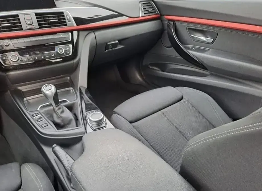 Gebraucht BMW 318 Sport Line 150 PS (110 kW) 2019 Schwarz Limousine