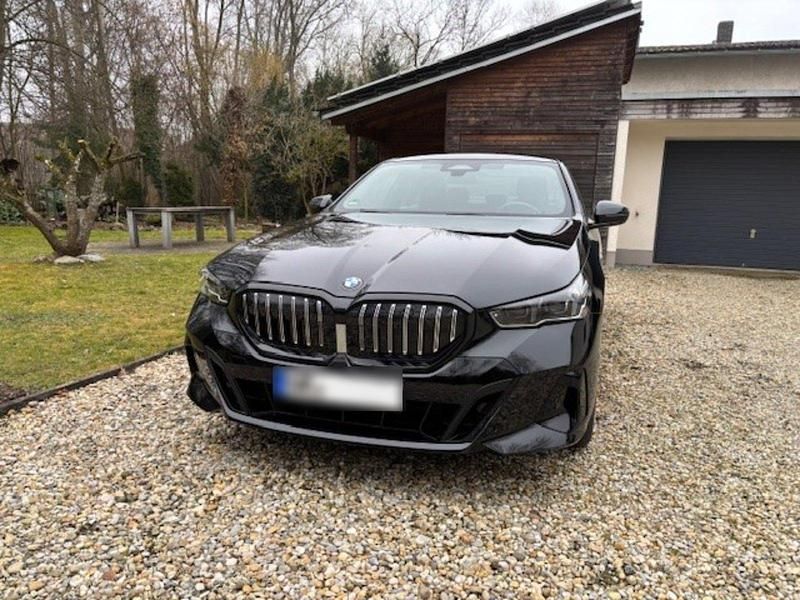 Gebraucht BMW 520 M Sport 197 PS (144 kW) 2024 Schwarz Limousine